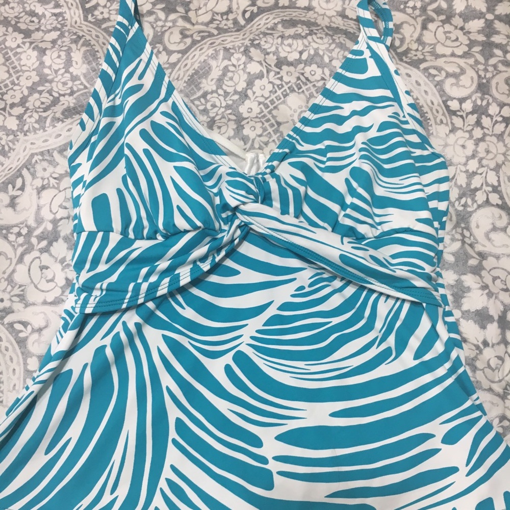 Dana Buchman Bathing Suit Top with underwire 10